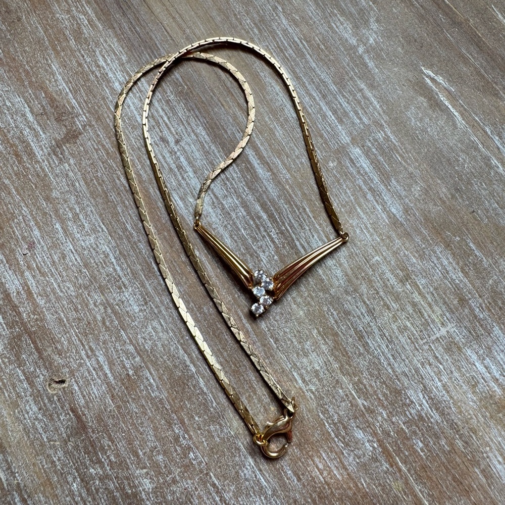 Elegant Gold Necklace with Crystal Accents